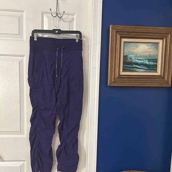Women’s Lululemon Comfort Dance Studio Mid Rise Jogger Size 4 - Picture 1 of 11